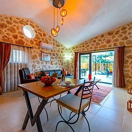 فندق Medis Villalari
